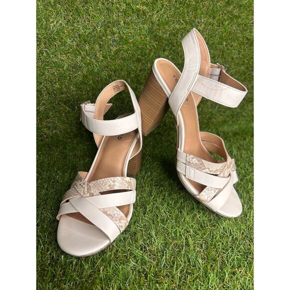TORRID Caged‎ Front Stacked Heel Sandals Bone/Snakeskin 9W - Picture 12 of 13